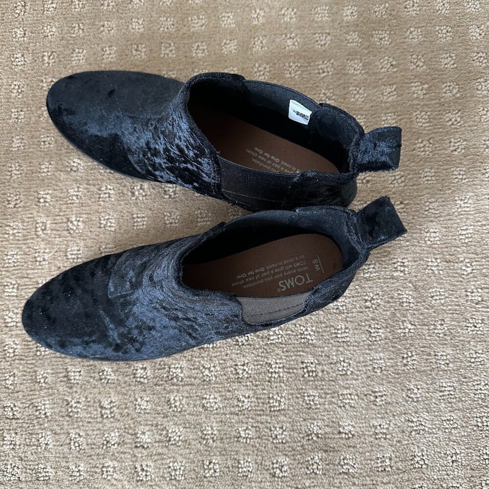 Black Velour Booties-Size 8